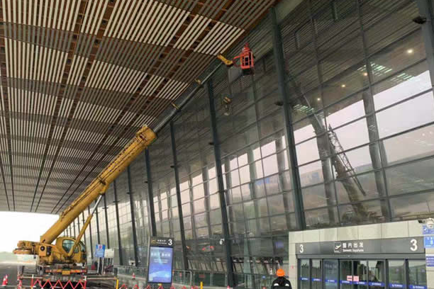 南澳玻璃幕墙维护和保养